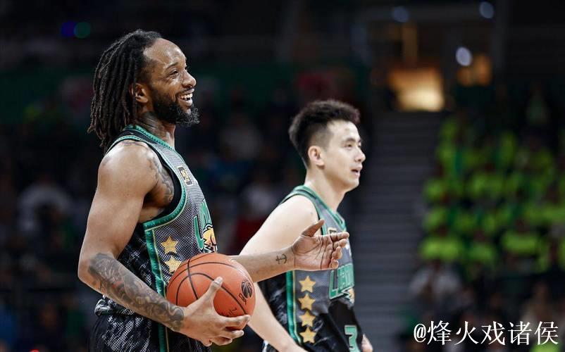 威尔斯复仇旧主！辽篮三招制胜广厦，张陈双双得分上双助16分大胜